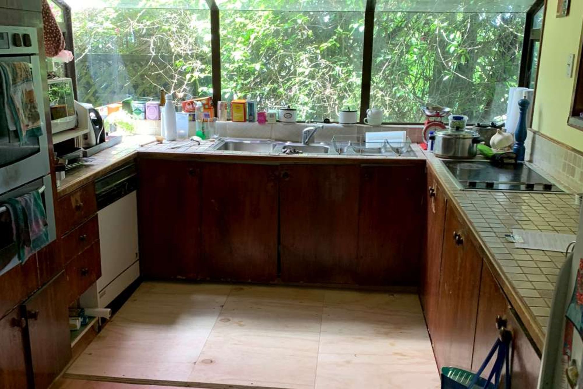 BEFORE the kitchen was renovated