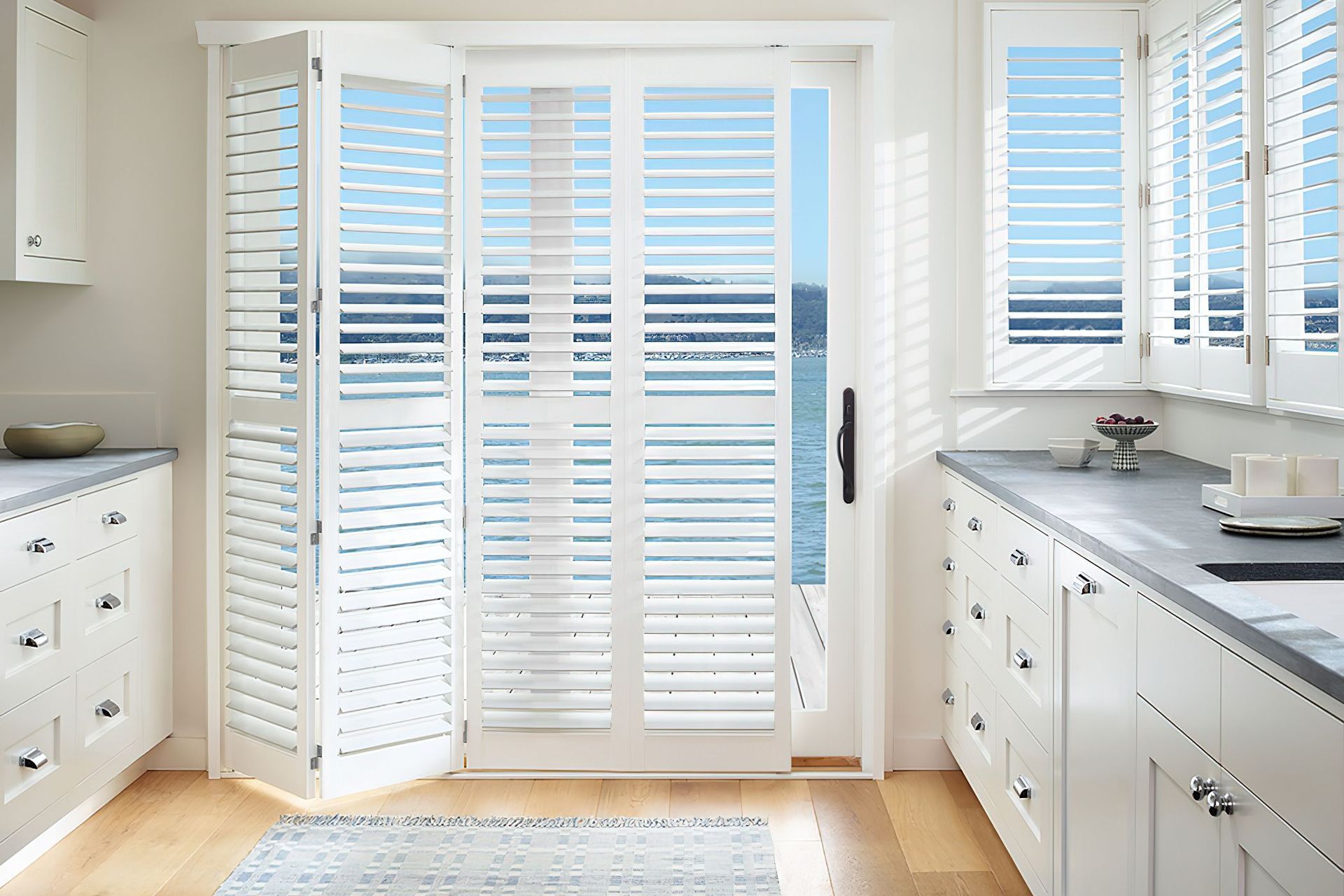 nzws-luxaflex-polysatin-shutters-bi-fold-on-track-smartview-lxps-160-web.jpeg