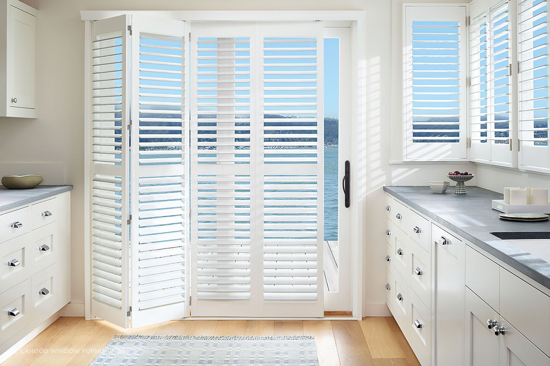 nzws-luxaflex-polysatin-shutters-bi-fold-on-track-smartview-lxps-160-web.jpeg