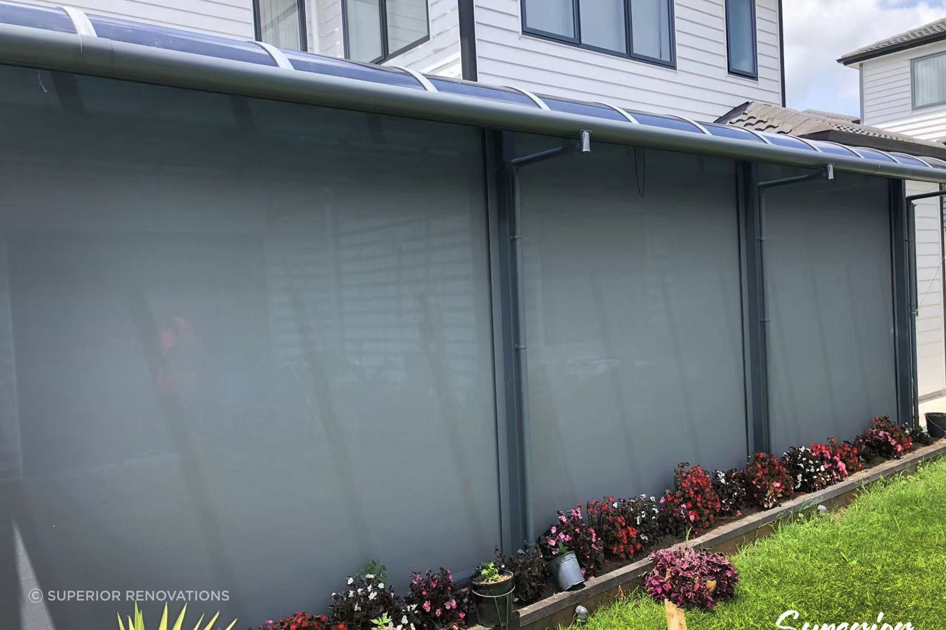 Pergola with roller blinds
