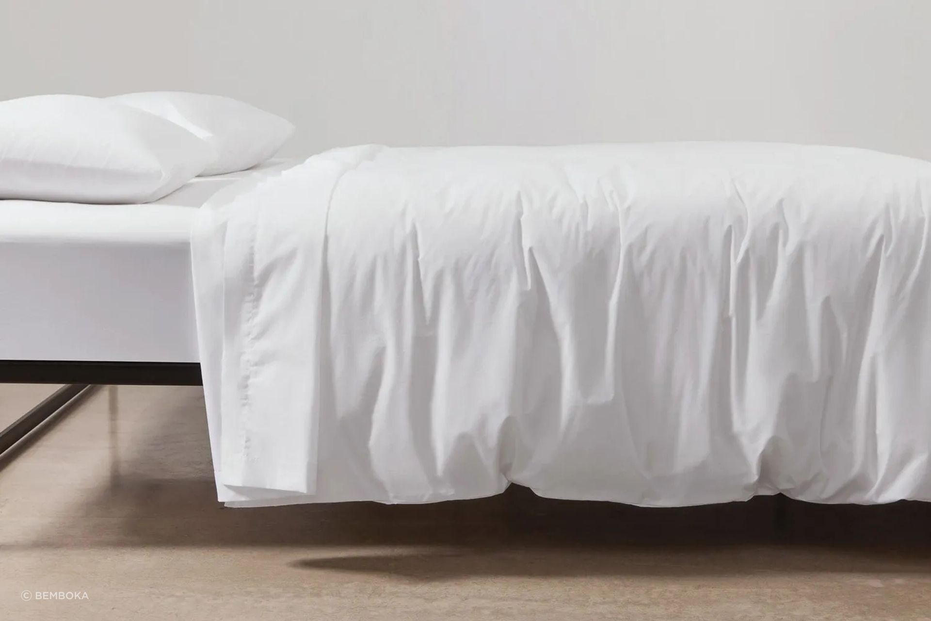 percale-cotton-sheeting-with-duvet-in-white-colour-2-ap-compressed.jpg
