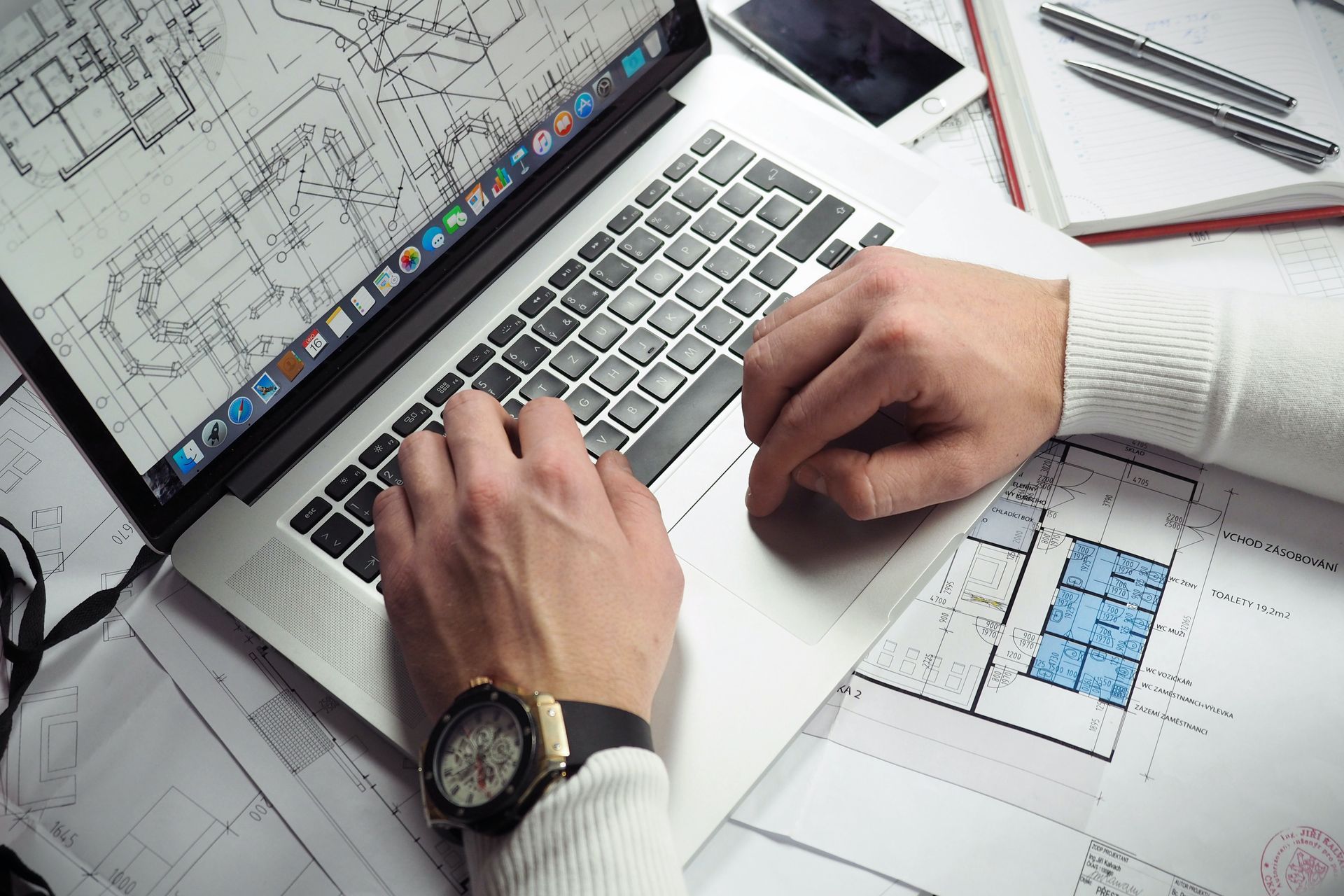 Stratus’ engineers are trained in and understand all of the major architectural and engineering software packages—including BIM applications and design software such as Revit, ArchiCAD, AutoCAD—and use the ITIL service delivery framework.
