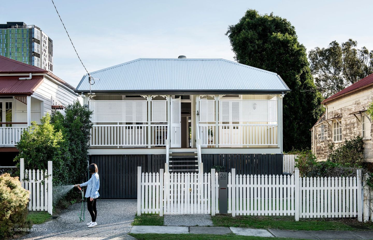 Queenslander style homes encapsulate an iconic Australian architectural style. Featured Project: Oxford Cottage by Bones Studio