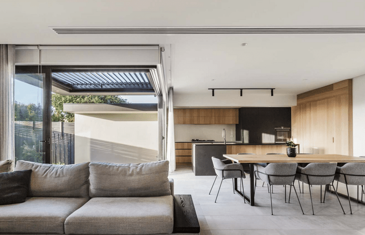 4 Essential Tips for Achieving a Custom Home Within Your Budget