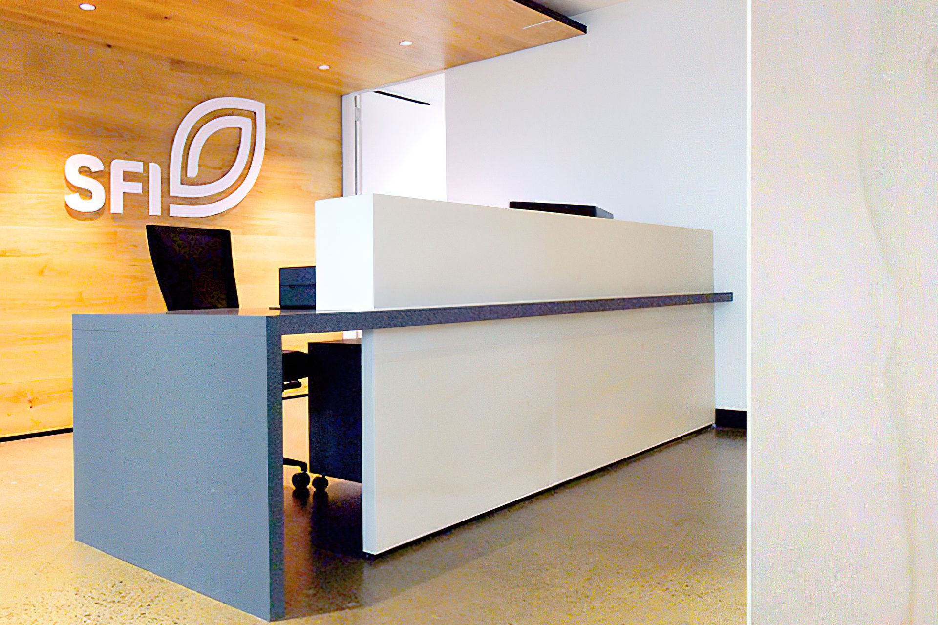 Stonini™ Delta ‘Creme Brulee’ panels: SFI Global Headquarters, St Leonards, and panel detail