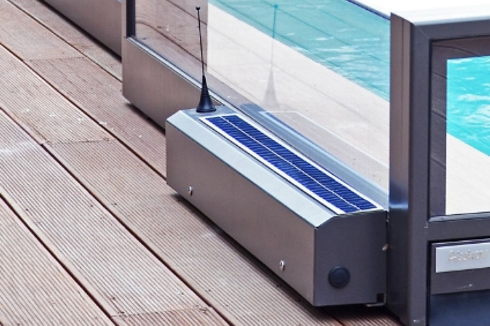 Solar Powered // No wiring required.