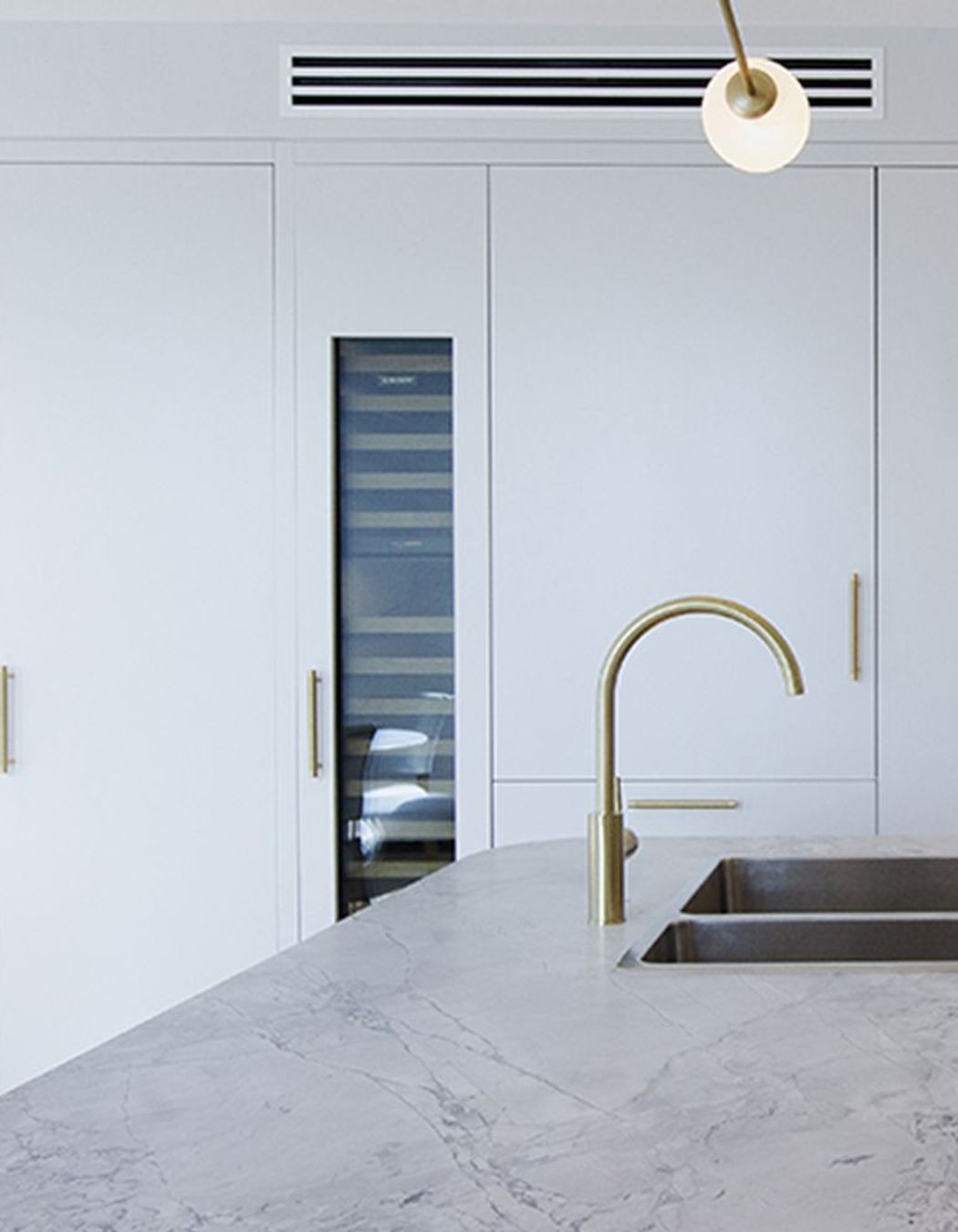 Limestone worktops can give a kitchen a fresh, clean appearance.