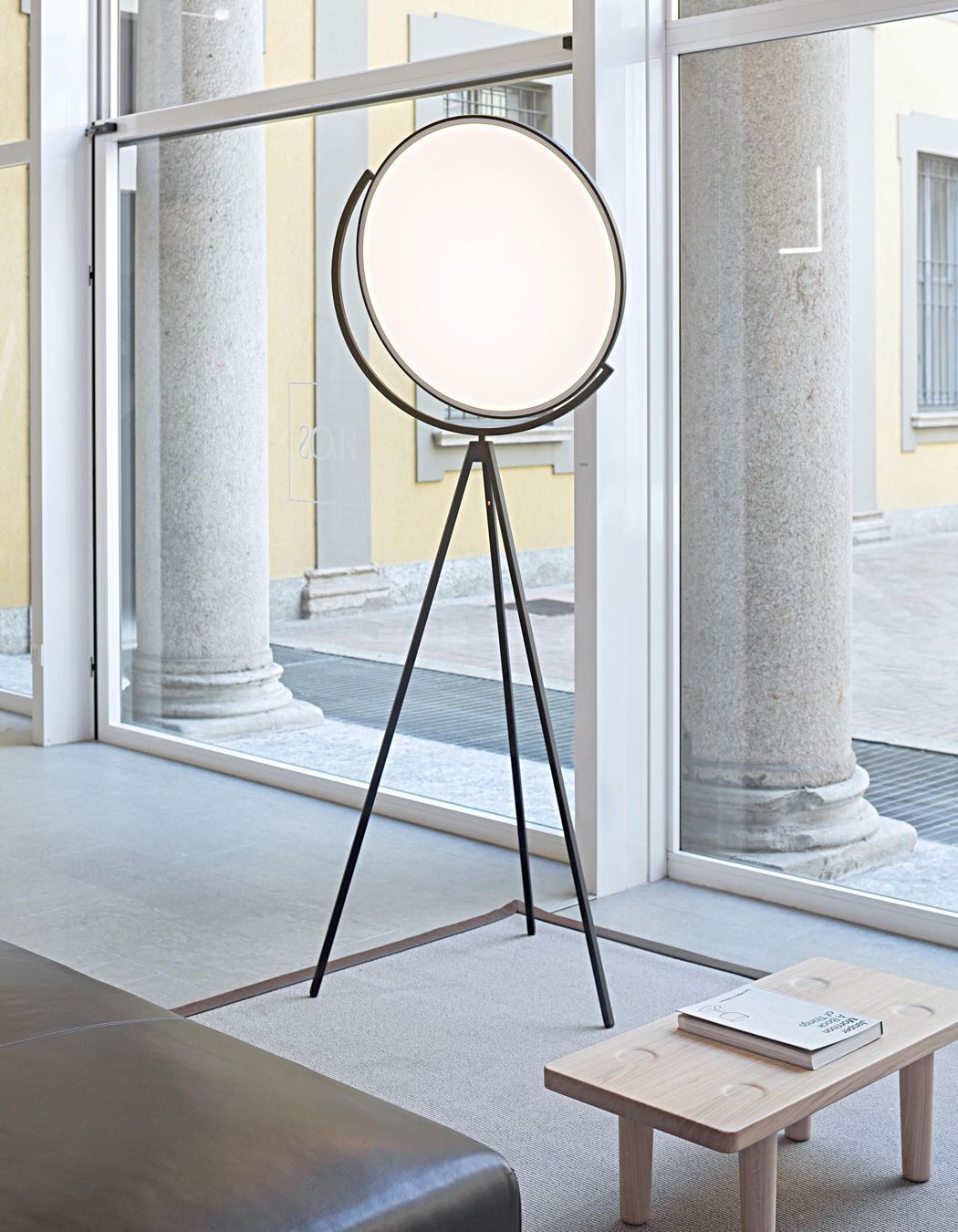 Trusting an established brand and a choice like the Superloon Floor Lamp by Flos will give you peace of mind in the short and long term.