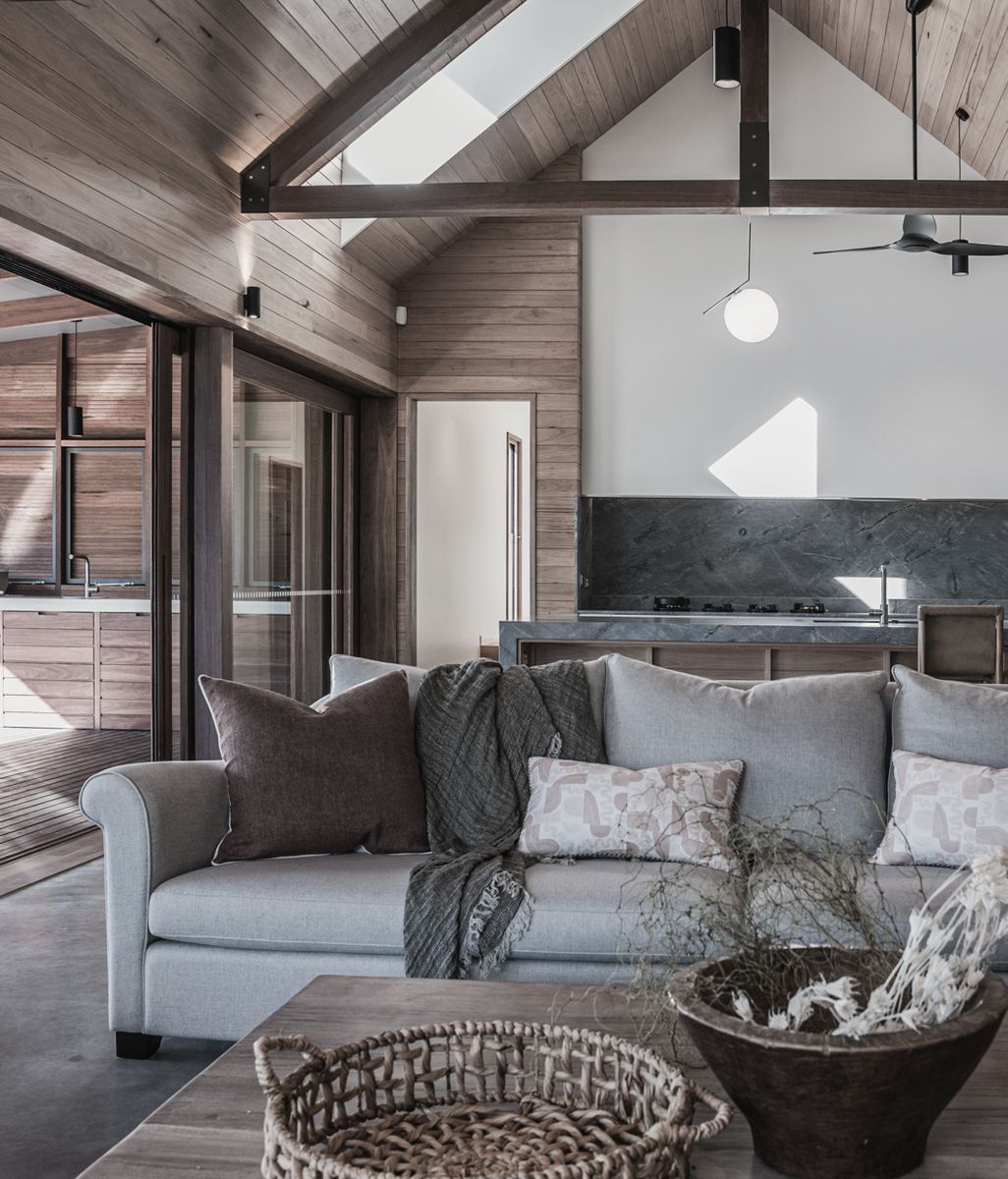 An eco-responsive home that nurtures connection between friends and family