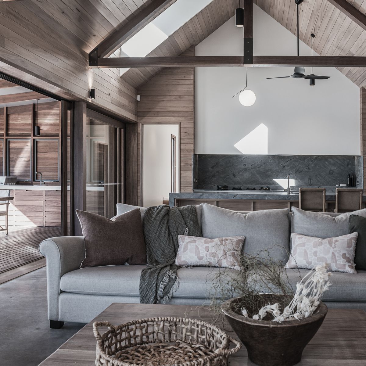 An eco-responsive home that nurtures connection between friends and family