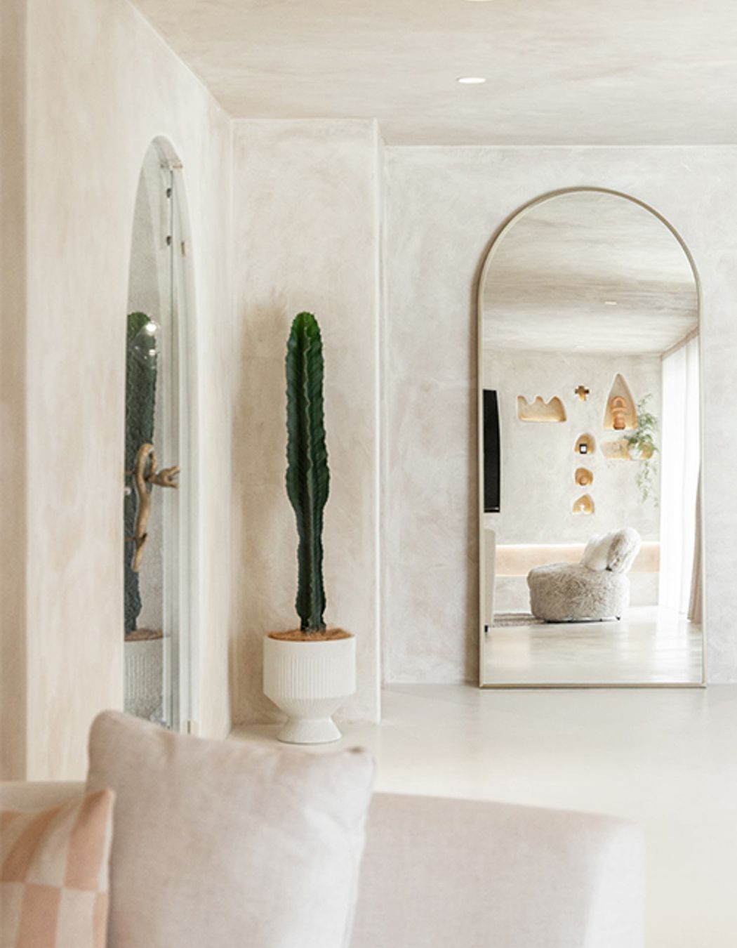 According to Elle, the organic minimalism trend is here to stay. Image via abiinteriors.com.au