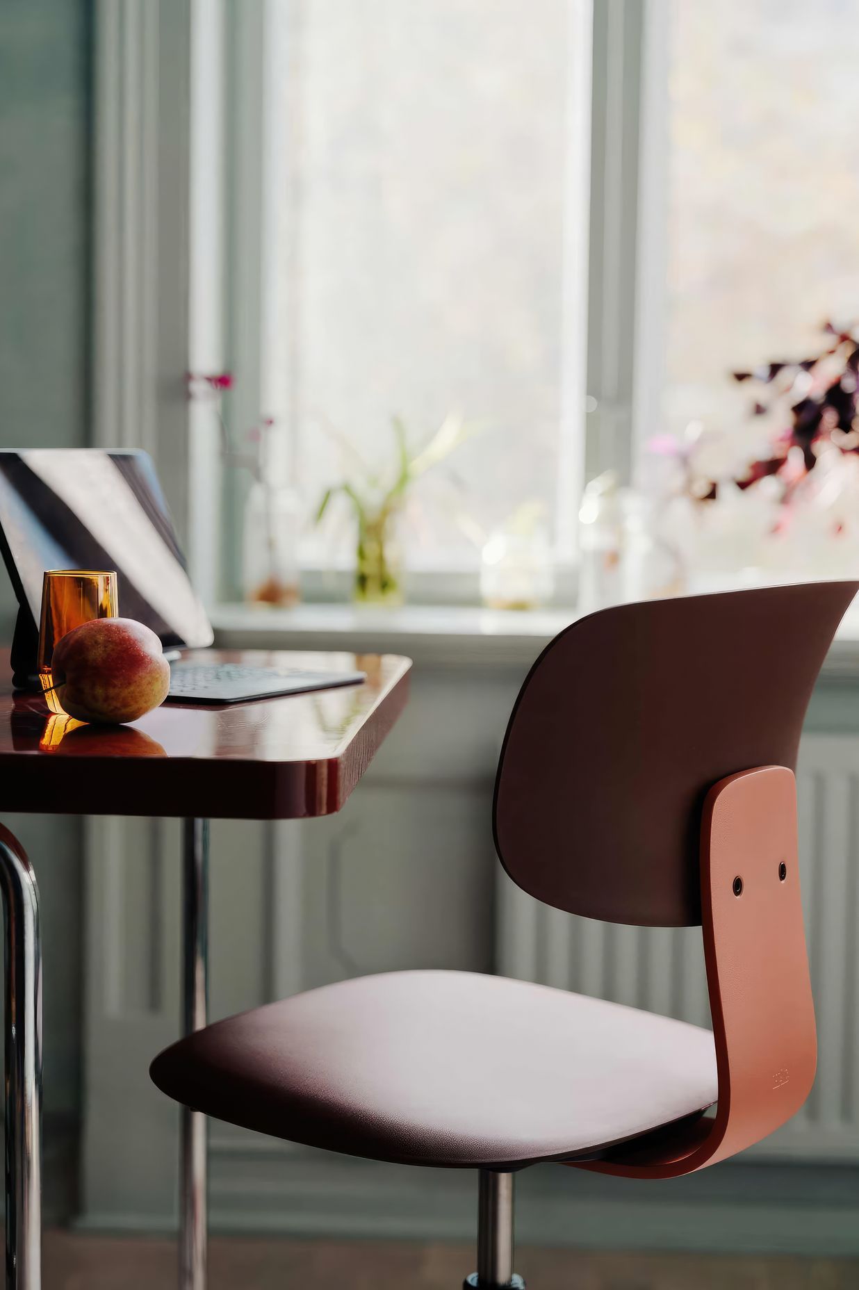 The HÅG Tion is one of the most sustainably designed task chairs available, made from 70-75% recycled materials | Ft. HÅG Tion 2100 in Chestnut/Blush