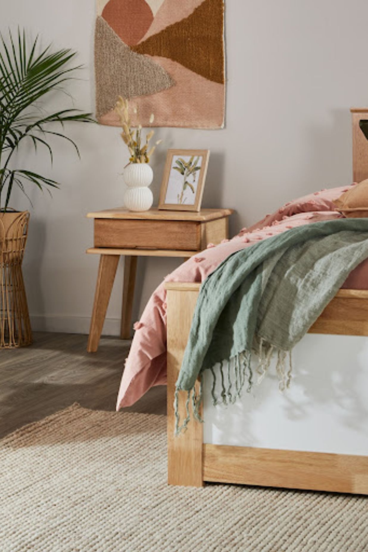 Ideas to Decorate a Bedside Tables B2C Furniture