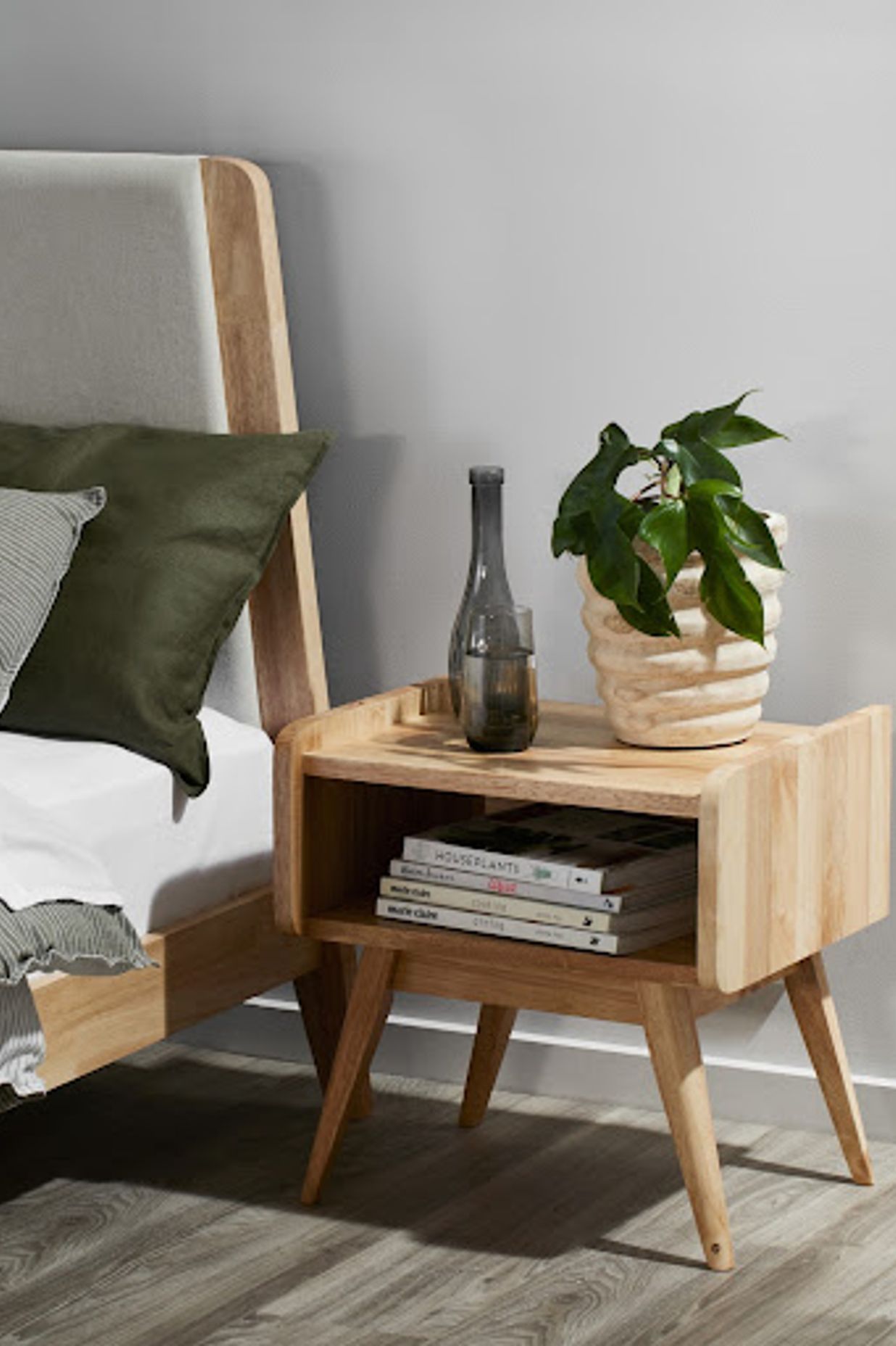 Ideas to Decorate a Bedside Tables B2C Furniture