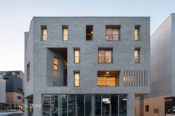 Intermediate key minor chord | Key values within 4, 5, 6, &amp; 7. | Minimal contrast.