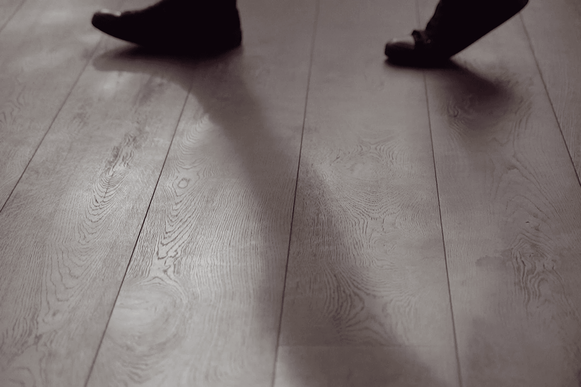 During the manufacturing process, the surface is deeply brushed to reveal the natural wood grain and to impart a luxurious feel underfoot.