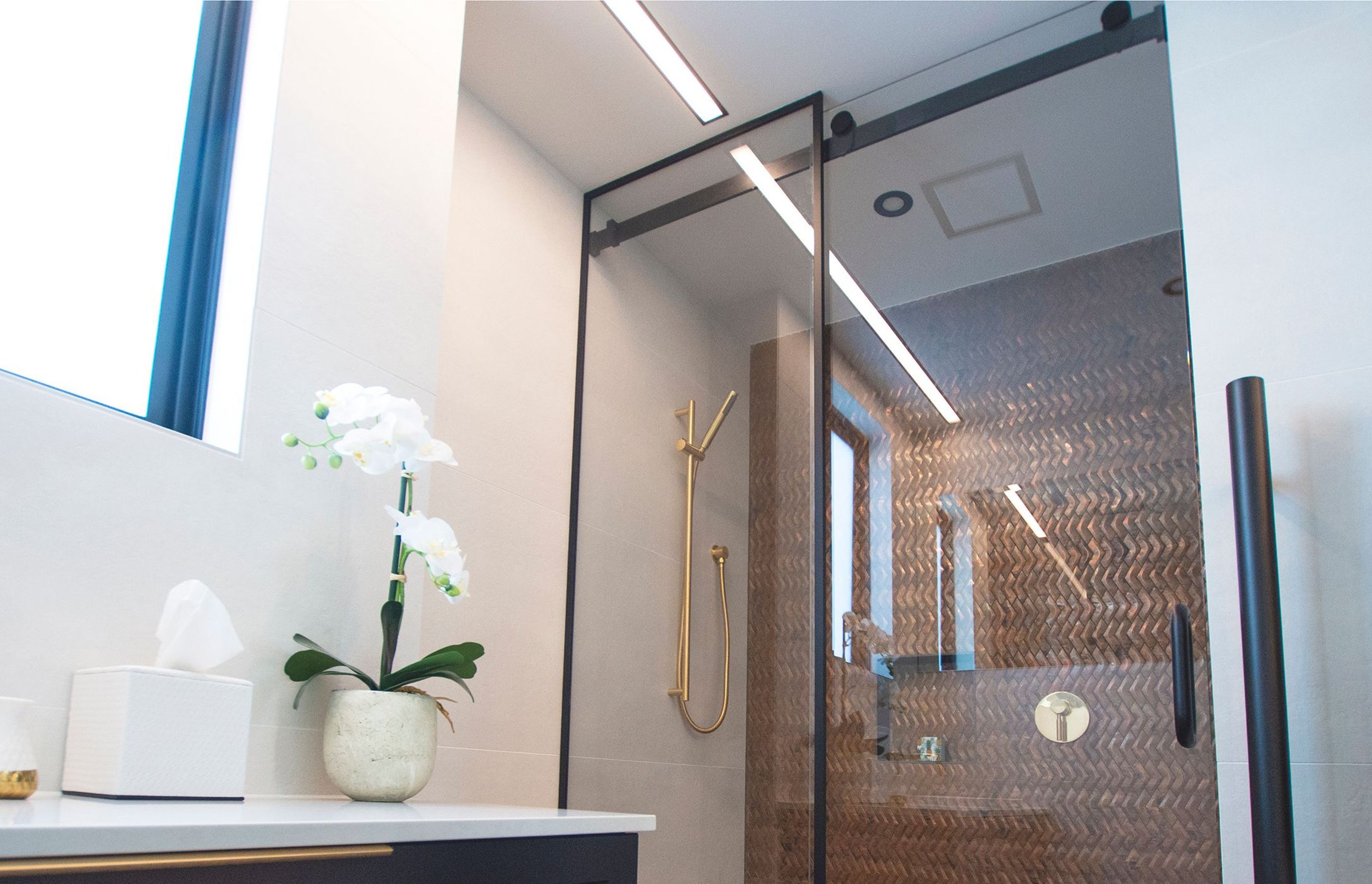 Haynes Glass is a leader in residential glass installation including contemporary shower screens.