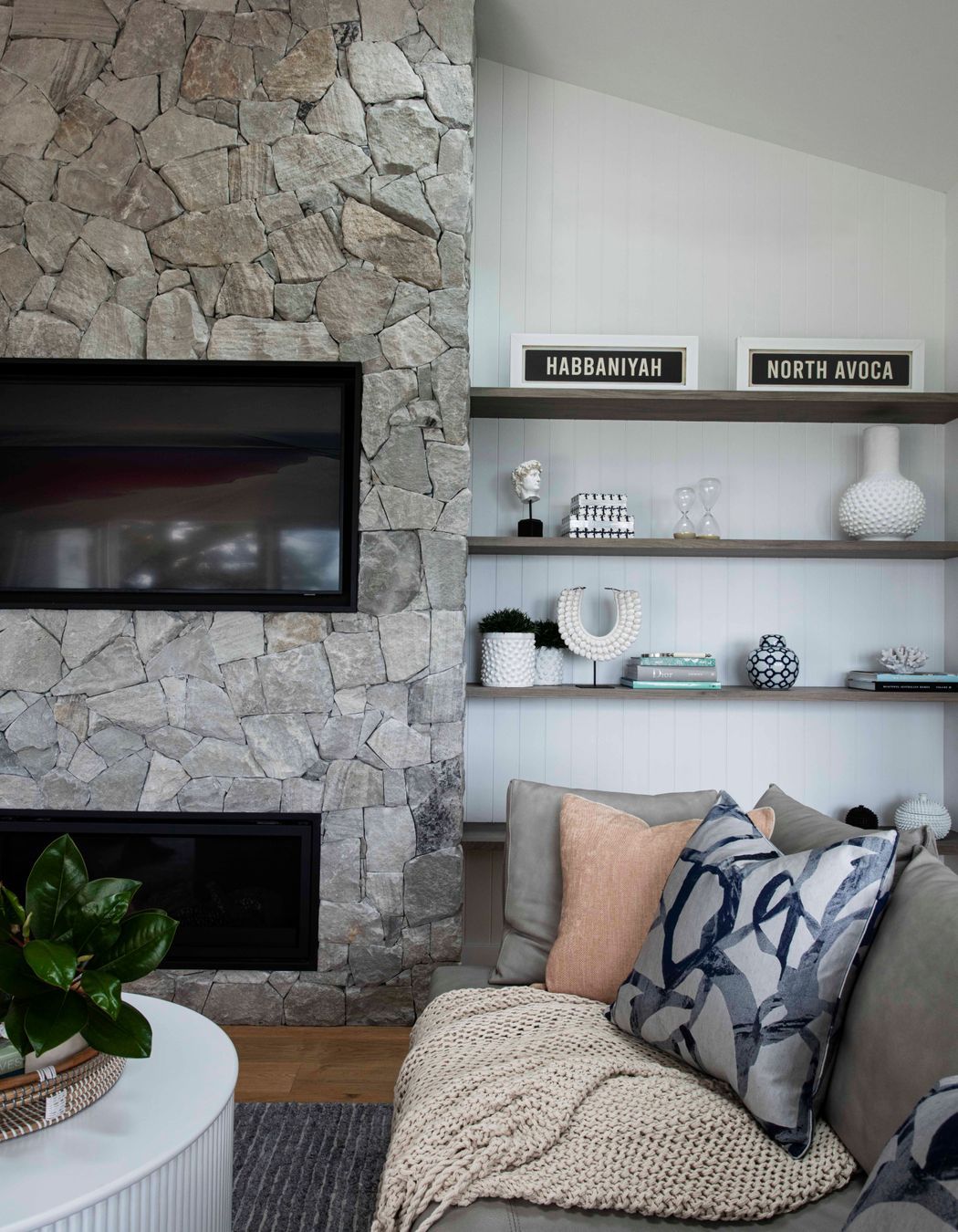 North Avoca Beachside Residence by Studio Gestalt | Photography by Brigid Arnott