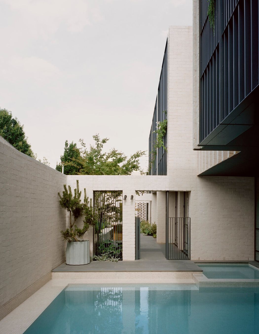 8 Yard House by Peachy Green | Photography by Rory Gardiner