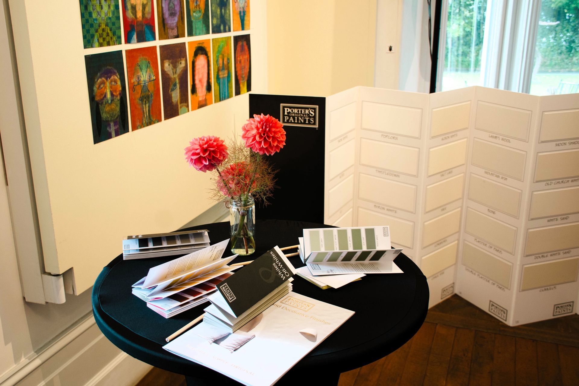 ​The 2025 Colour Library features a total of 300 curated hues thoughtfully organised into five concertina fan decks, with 34 new additions and 80 re-imagined shades from Porter’s archive, alongside Porter’s renowned decorative textures.