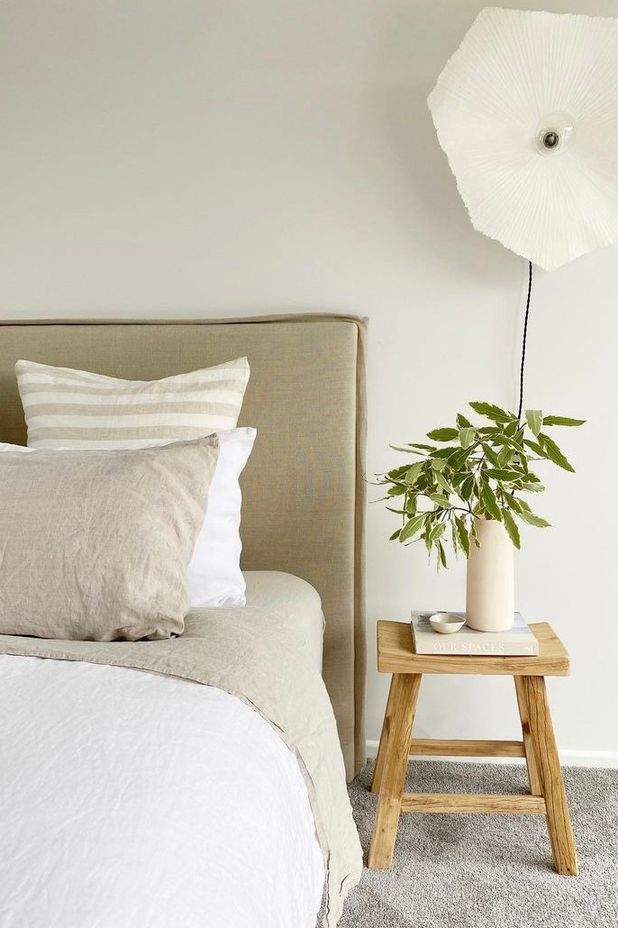Natural fibres and colours create a calming environment in the bedroom.