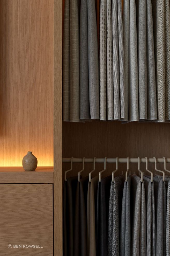 Natural oak cabinetry and integrated lighting create a quiet backdrop for material exploration, where texture and tone are considered with precision.