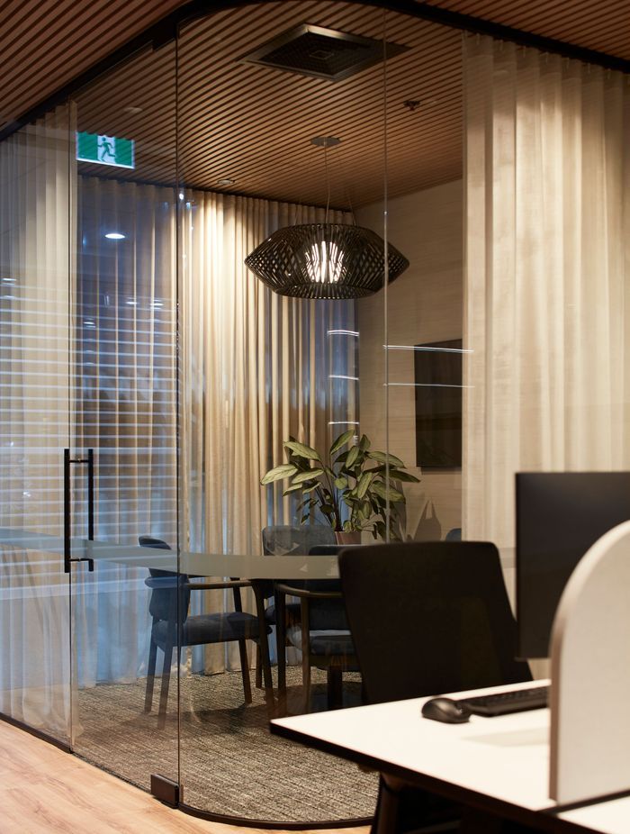 Modulo Acoustic integrates a Group 1 fire rating with high acoustic performance.