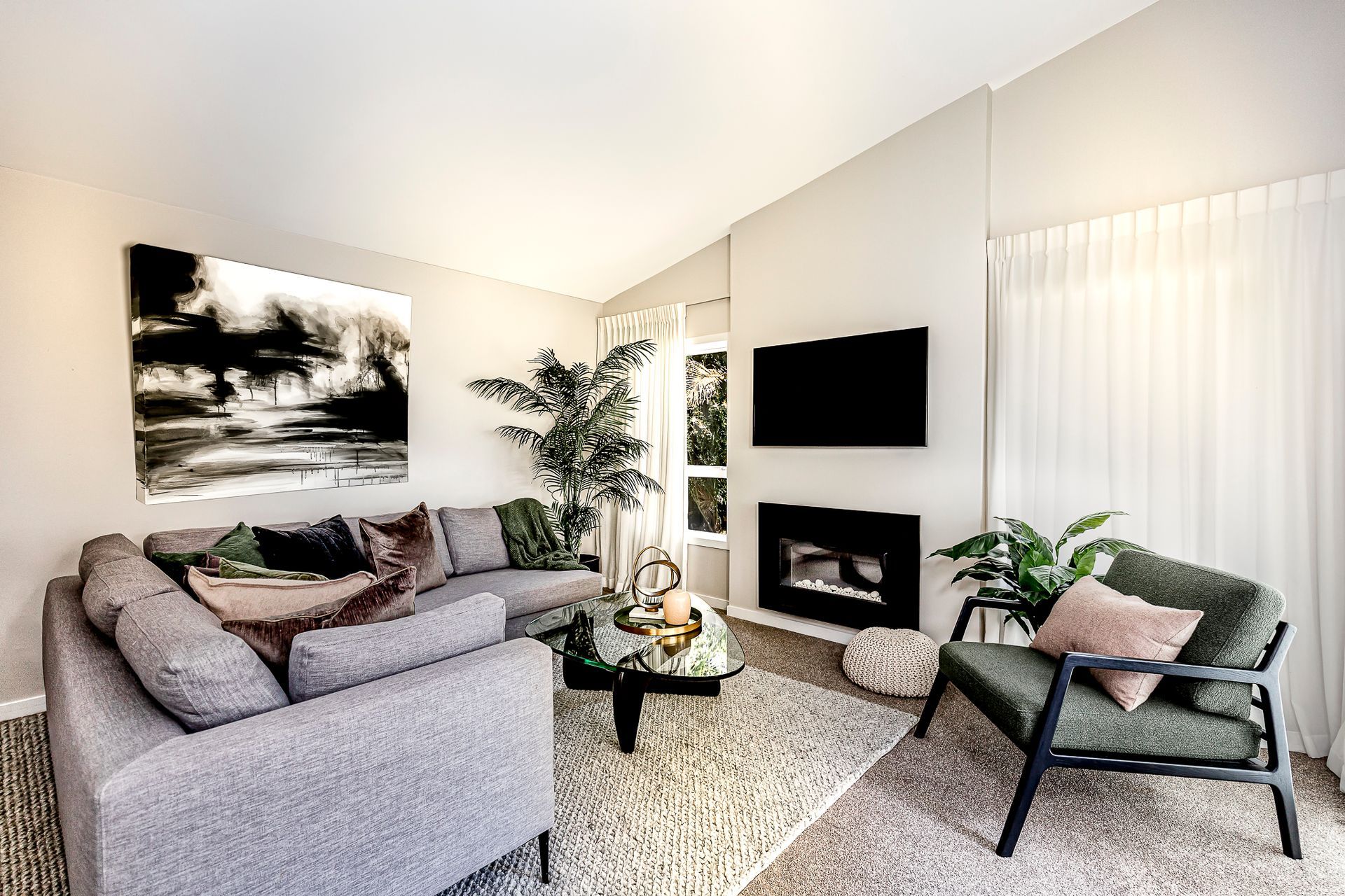 Natural colours and texture combine in this space, with strong pieces making a statement.