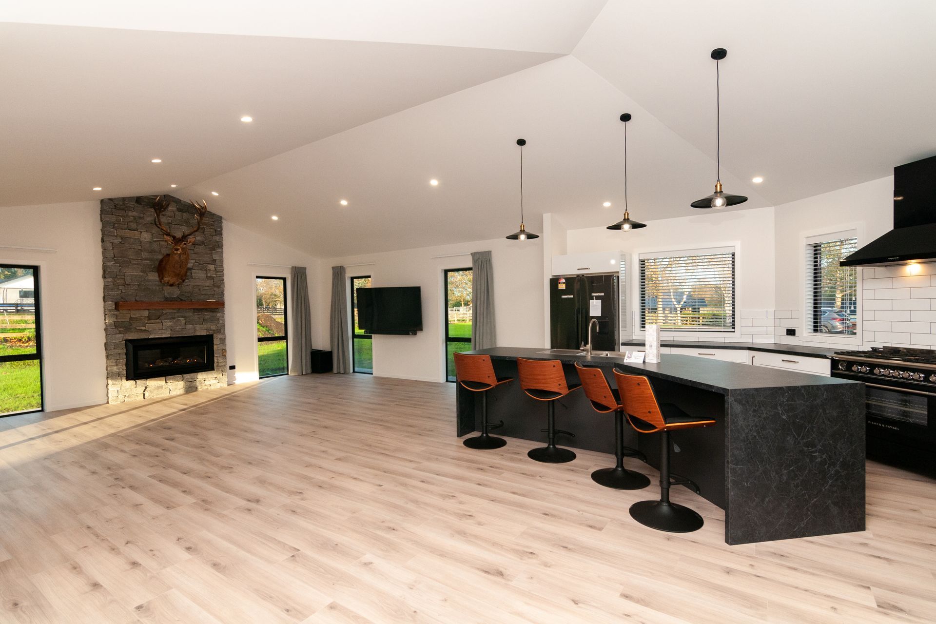 Inside Tapa House, the material palette emanates solidity and warmth.