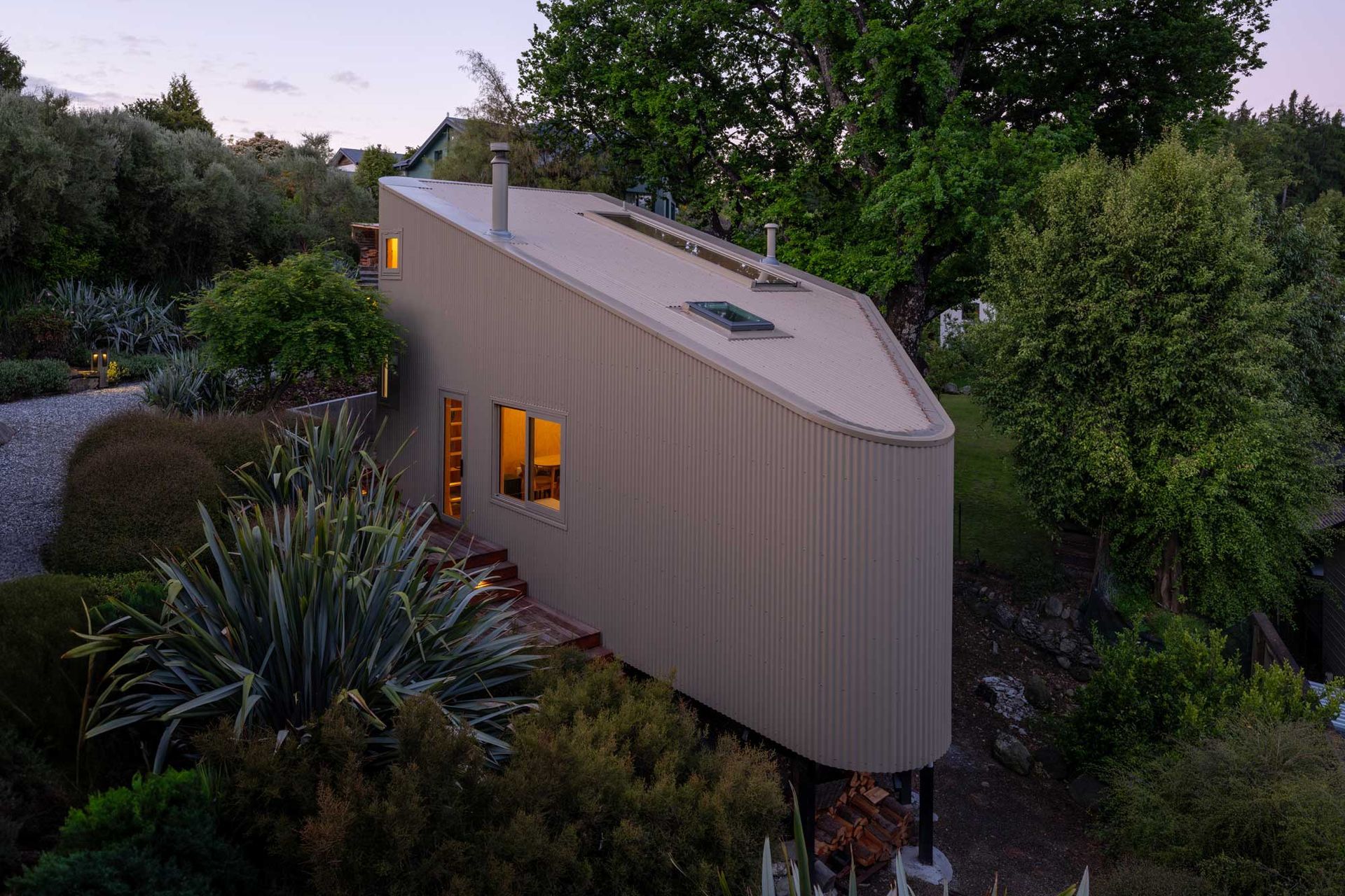 Kaka Pod by Rafe Maclean Architects | Photo Credit:Simon Devitt Photographer