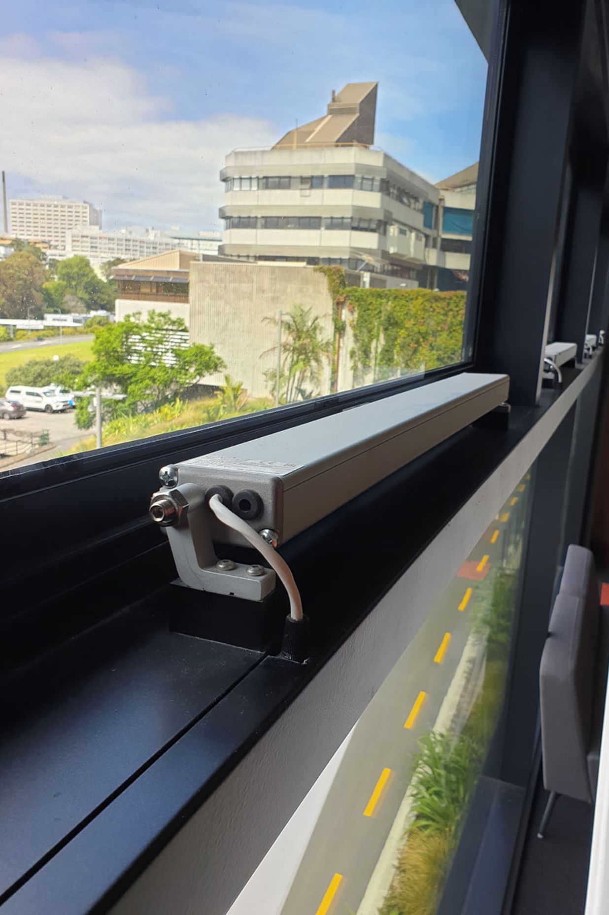 At the University of Auckland's Faculty of Engineering building, windows are connected to the building management system and fire alarm system.