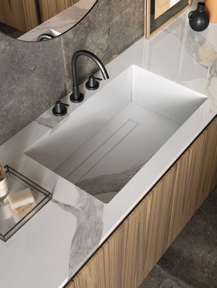 Porcelain can be used to create a seamless bathroom design.