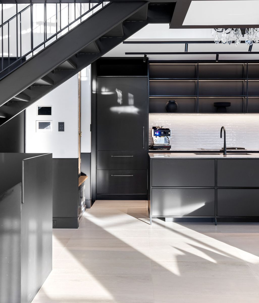 Intersecting rhythm, light & steel: the dramatic renovation of a Sydney residence