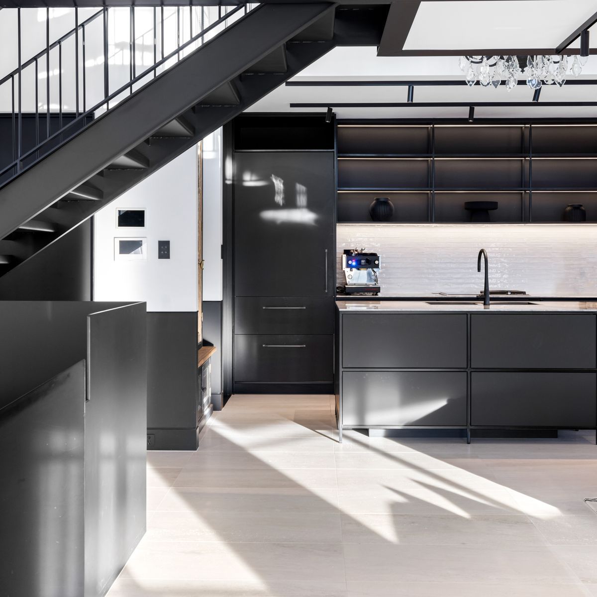 Intersecting rhythm, light & steel: the dramatic renovation of a Sydney residence