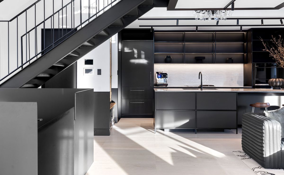 Intersecting rhythm, light & steel: the dramatic renovation of a Sydney residence