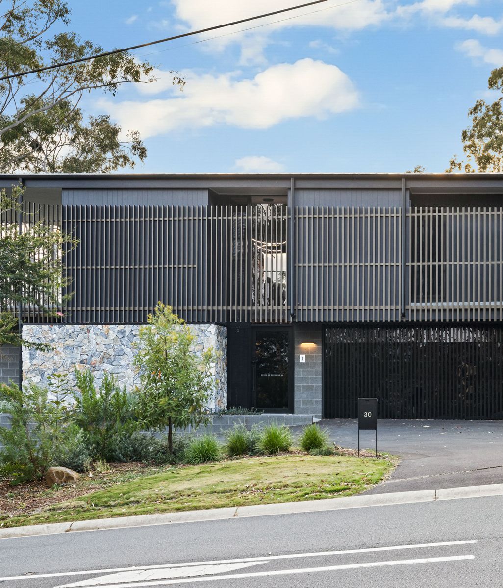 Curved & contemporary: a sculptural home curling along a Gold Coast ridgeline