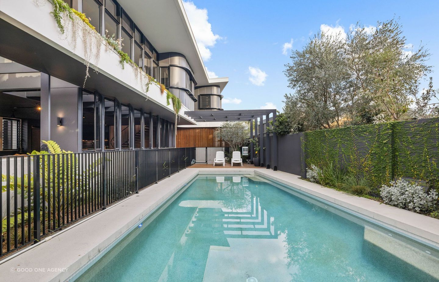 The Eagle House by Justin Humphrey Architects