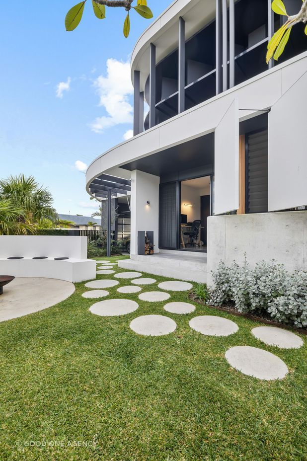 The Eagle House by Justin Humphrey Architects