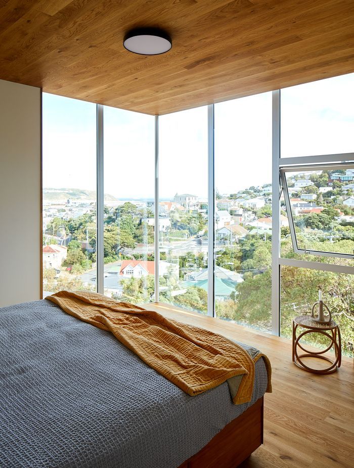 The guest bedroom, the only part of the house with vertiginous views. Elsewhere you don’t feel like you’re on an edge, says Sally Ogle of Patchwork Architecture.