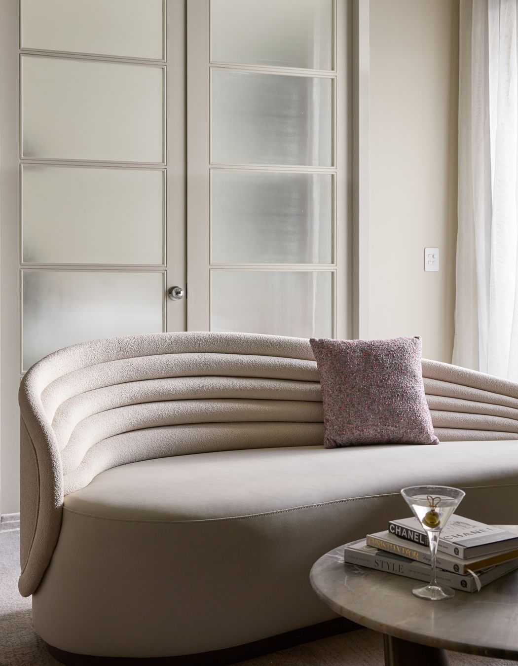 The foyer speaks to the ‘masculine’ aspects of Art Nouveau, while the hotel’s rooms and suites have a more ‘feminine’ feel.