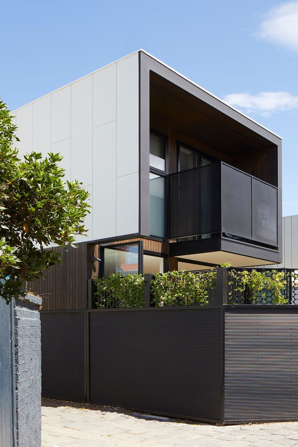 Neville St Residence, Middle Park, by Chan Architecture | Photography by Dave Kulesza