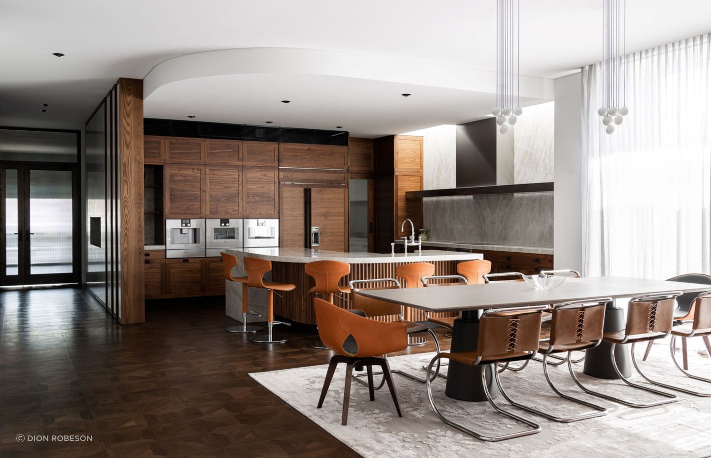 The rich and opulent solid oak parquet floors reference Art Deco architecture.