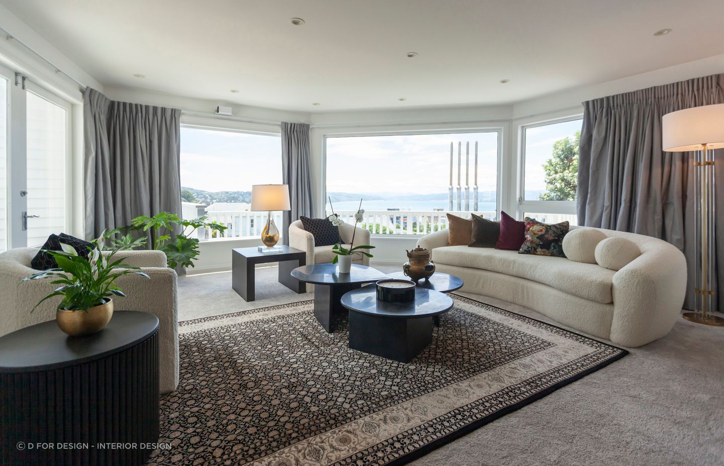 The black and cream-coloured furniture is a nod to the black, white and marble tiles in the kitchen and bathroom.