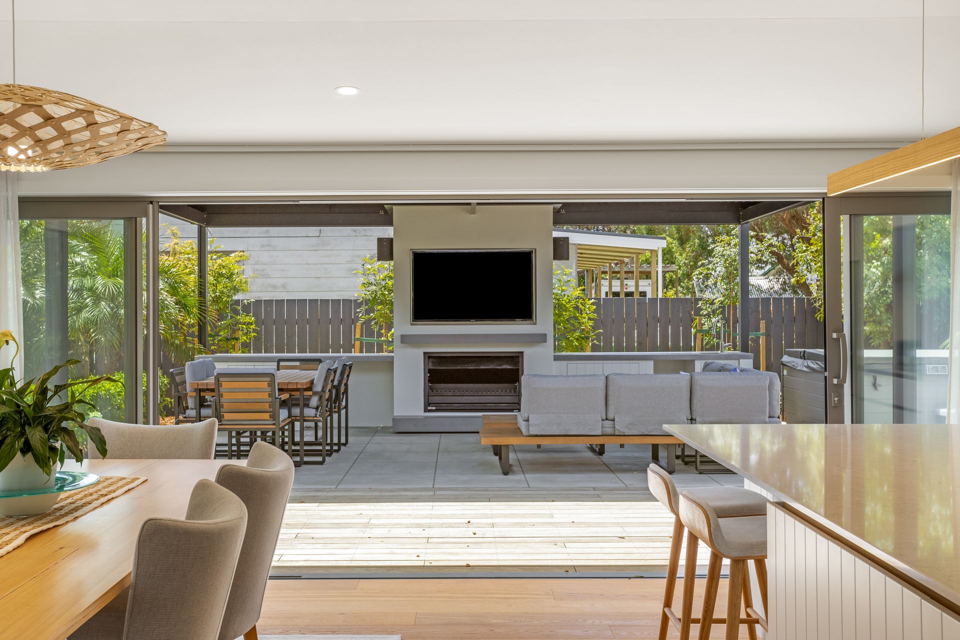 The owners requested indoor and outdoor flow that could accommodate their love for entertaining and outdoor living.