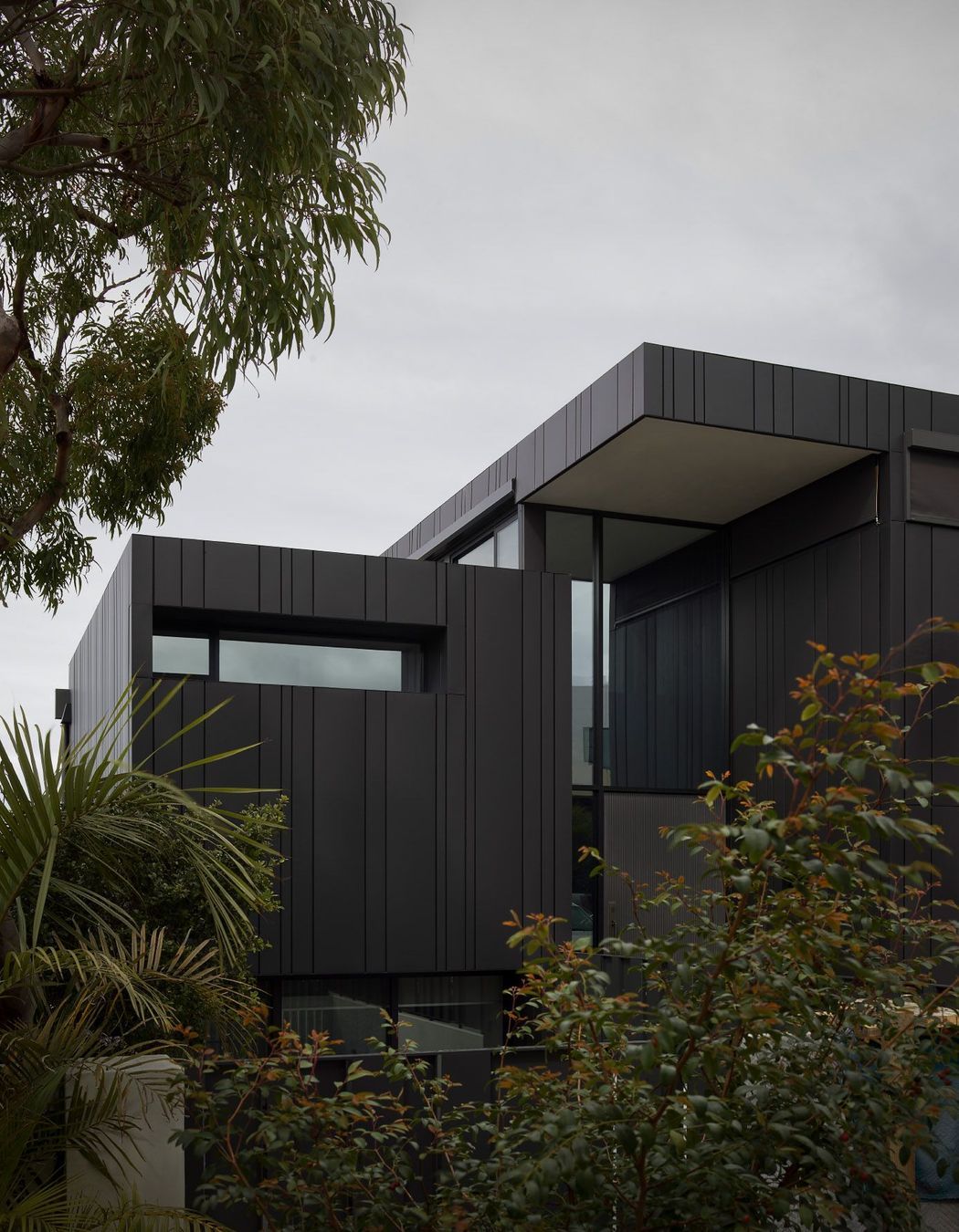 Thitchener investigated the process and pushed the creative limits, specifying different widths of the panels.