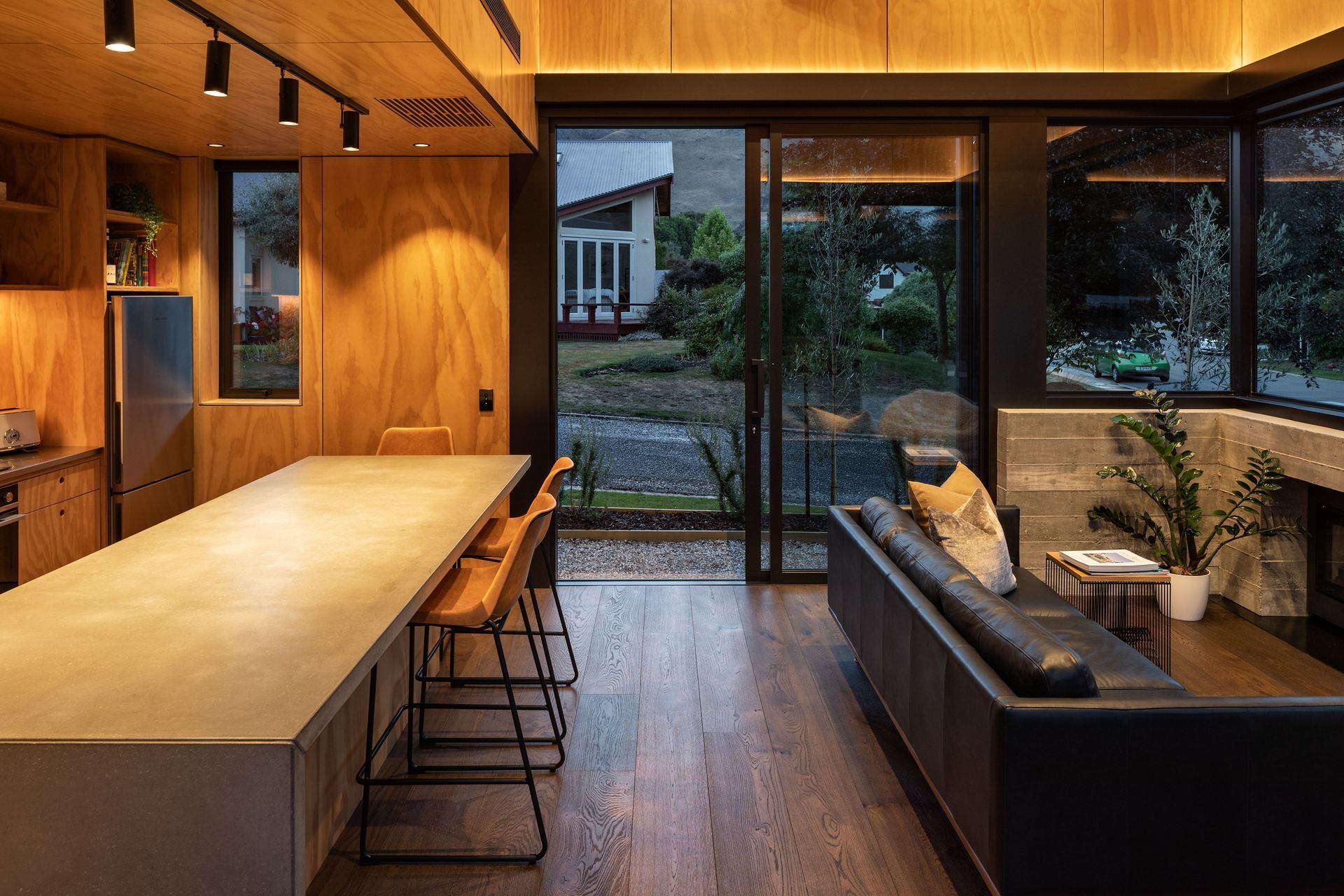 Lighting is always key, says Barry. “It allows you to create different moods at different times, it just gives a different feel to the house. In the evenings it just washes up over the ply and gives it a lovely warmth. We went with black fittings to try to tie it all together with the joinery.”