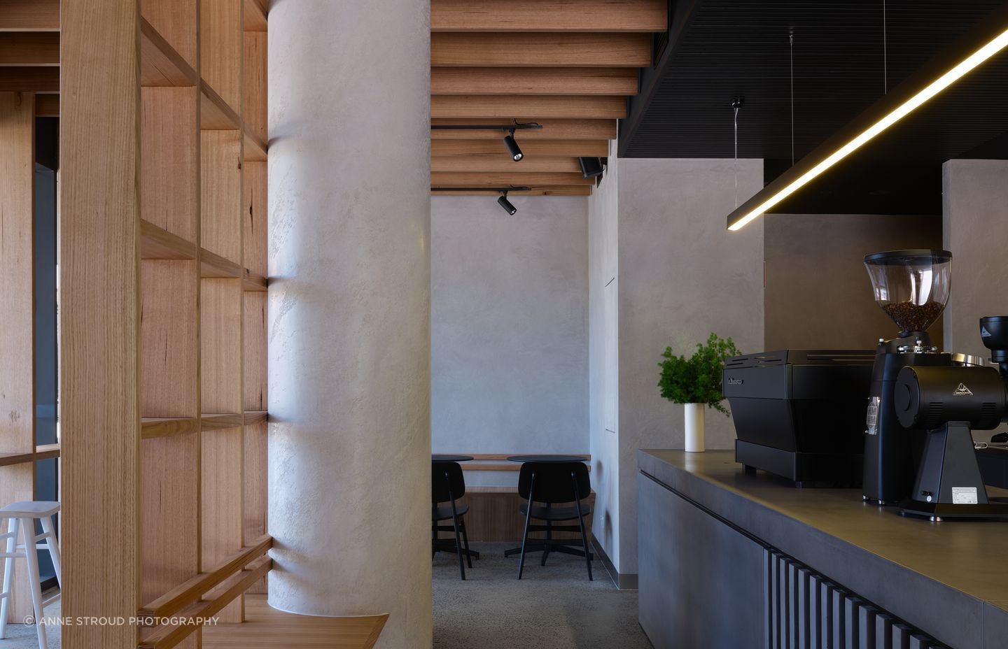 “It was important to create a flow from the entry to the serving section, and then a flow out. This layout accommodates a clean flow of traffic," says Bridget.