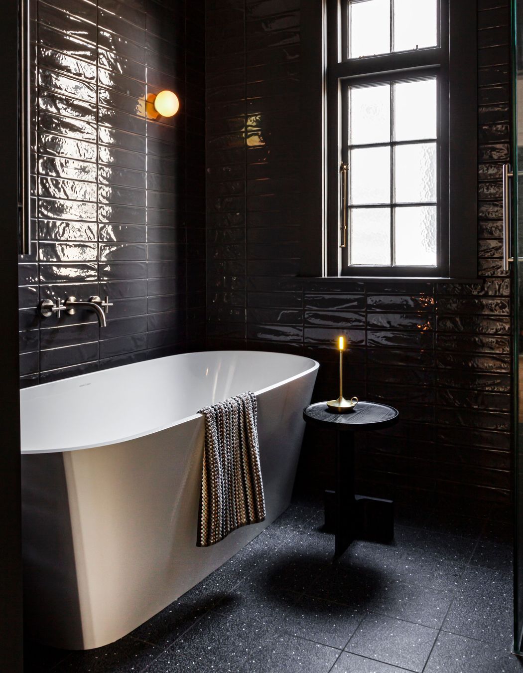 With small spaces it is actually better to play up the darkness, says Rose Schwarz of Schwarz Design. “It becomes a place of surrounding, evoking rest and relaxation.”