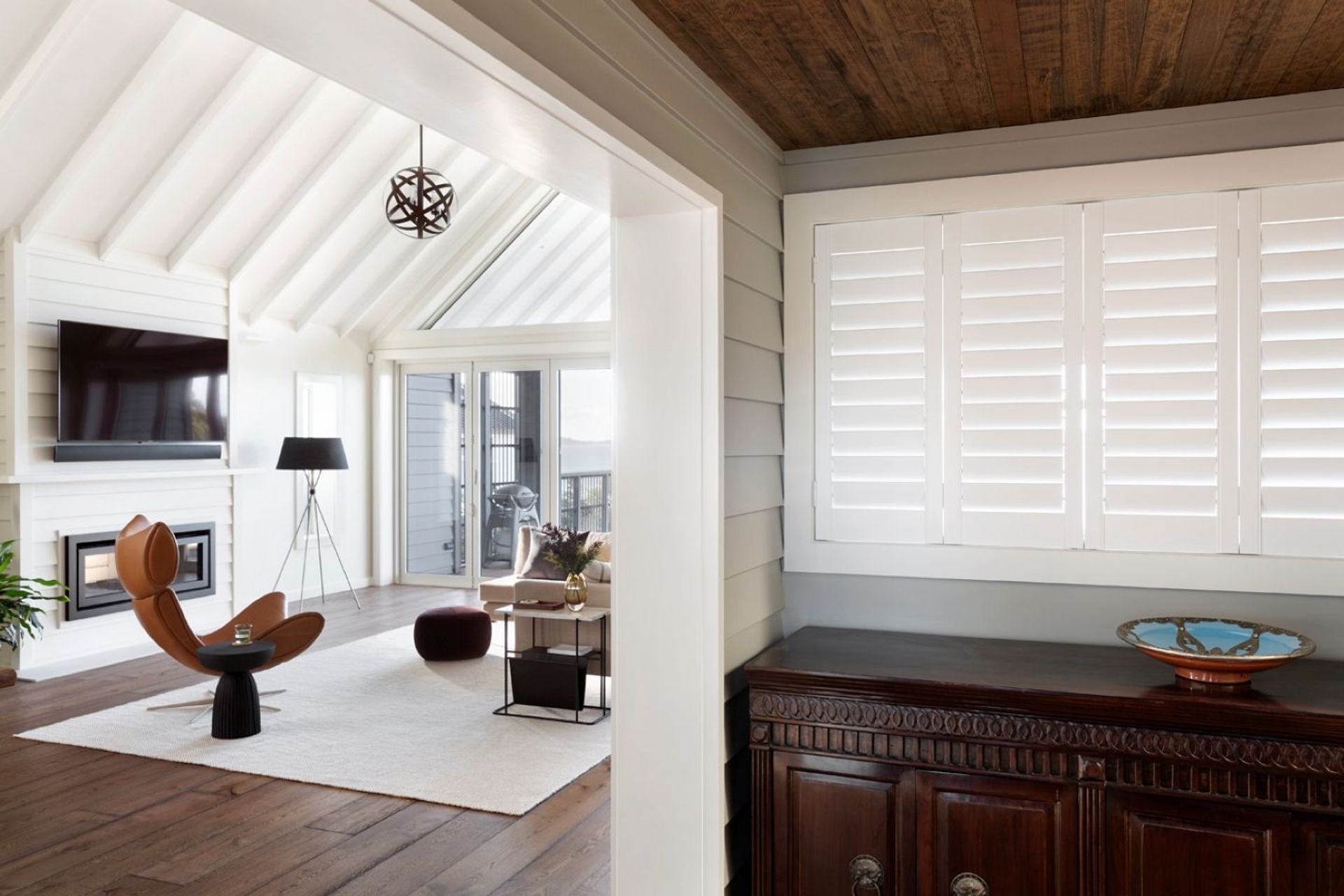 Timber cladding continues as a running theme throughout the home. | Photography: Jessica Chloe