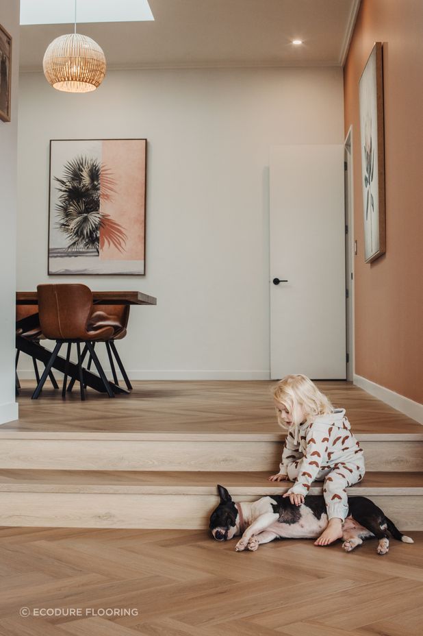 With the look and feel of genuine oiled oak, DuracoreSilent appears to be an authentic timber floor — yet there’s no timber in the product at all.